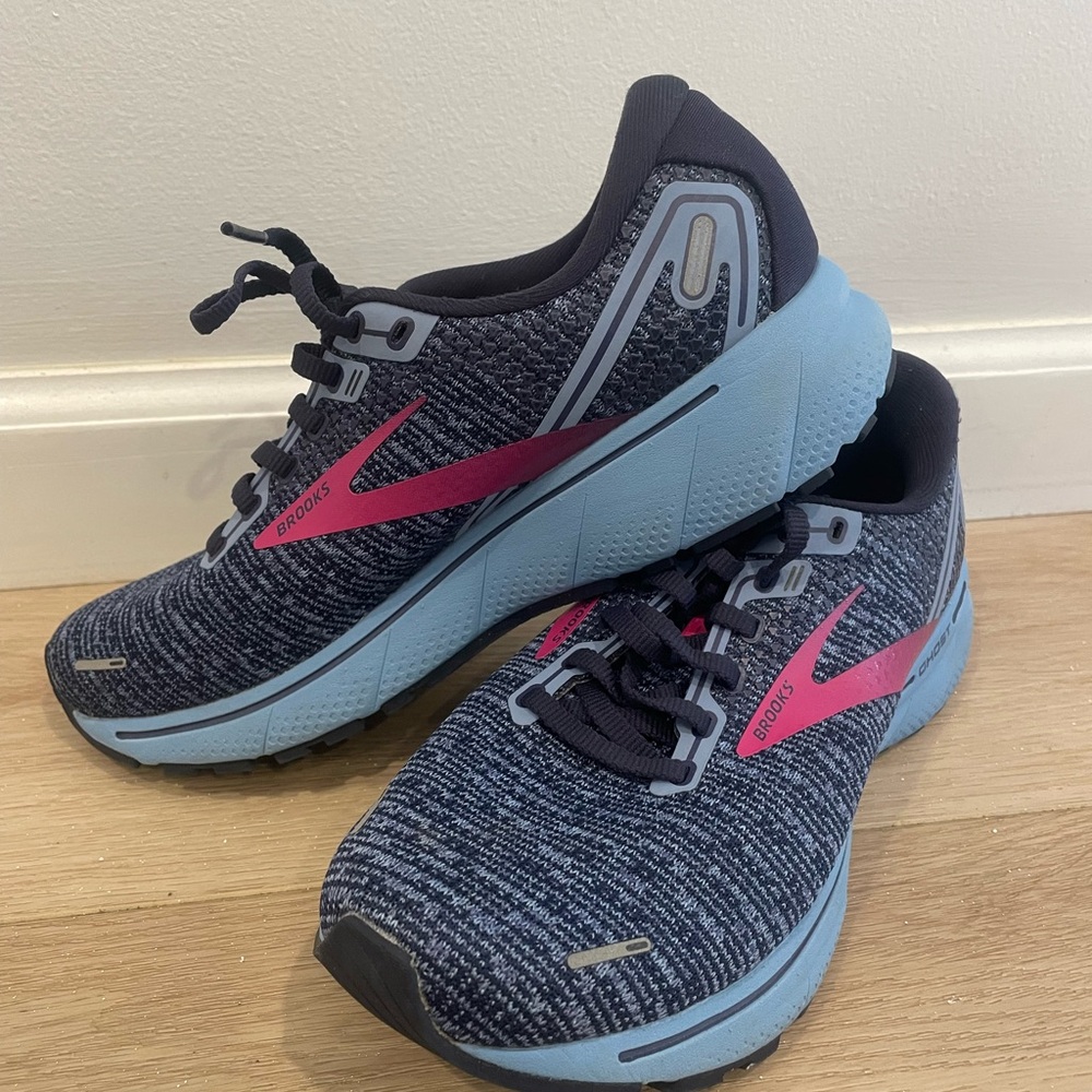 Brooks Ghost 14 like new Women's Athletic Shoes - Navy and Magenta